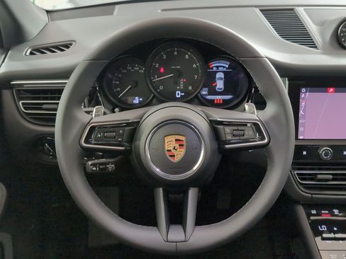 Certified 2025 Porsche Macan AWD/4WD image 27