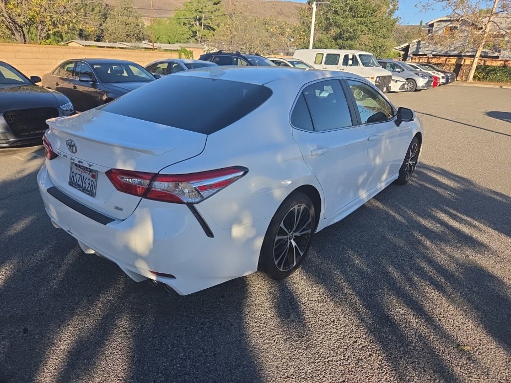 Used 2020 Toyota Camry SE w/ Carpet Mat Package FWD image 5