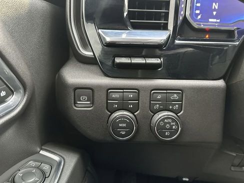 Used 2024 Chevrolet Silverado 2500 LTZ w/ LTZ Premium Package image 18