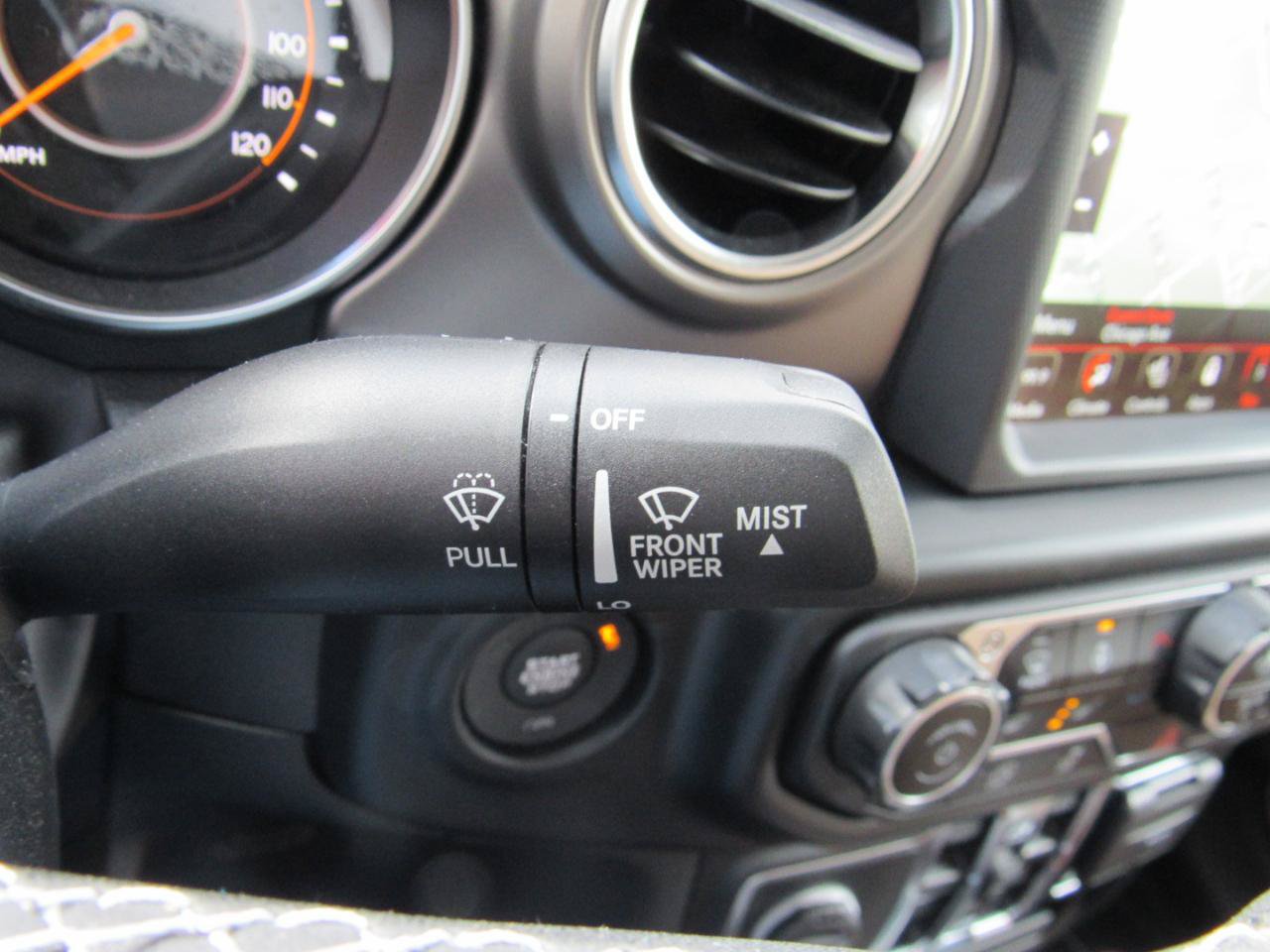Used 2023 Jeep Gladiator Rubicon w/ Cold Weather Group AWD/4WD image 28