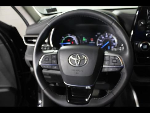Used 2021 Toyota Highlander XLE AWD/4WD image 21
