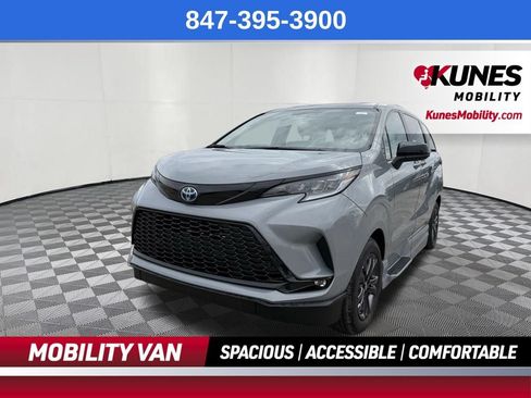 Used 2025 Toyota Sienna XSE w/ XSE Plus Package AWD/4WD image 3