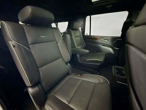 Used 2022 Cadillac Escalade ESV Premium Luxury image 33