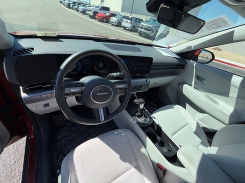 Used 2025 Hyundai Kona SEL AWD/4WD image 12