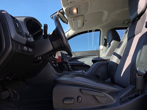 Used 2020 Chevrolet Colorado Z71 w/ Z71 Midnight Edition image 11