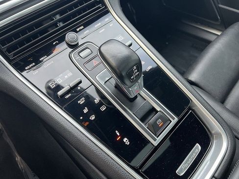 Used 2018 Porsche Panamera 4S image 19