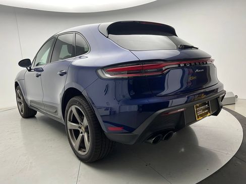 Certified 2025 Porsche Macan AWD/4WD image 3