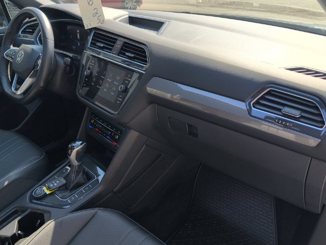 Used 2023 Volkswagen Tiguan SE R-Line AWD/4WD image 38