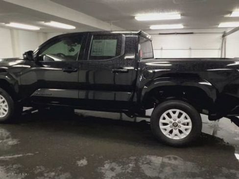 Used 2025 Toyota Tacoma SR5 image 6