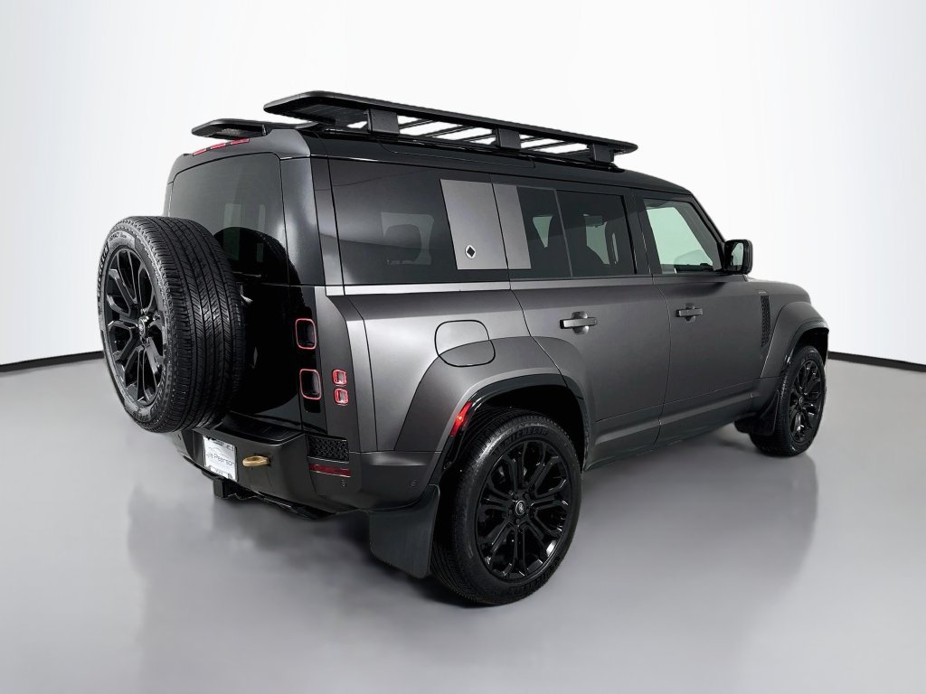 Used 2025 Land Rover Defender 110 AWD/4WD image 9