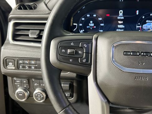 Used 2024 GMC Yukon XL Denali AWD/4WD image 19