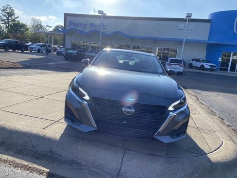 Used 2025 Nissan Altima 2.5 SV FWD image 3