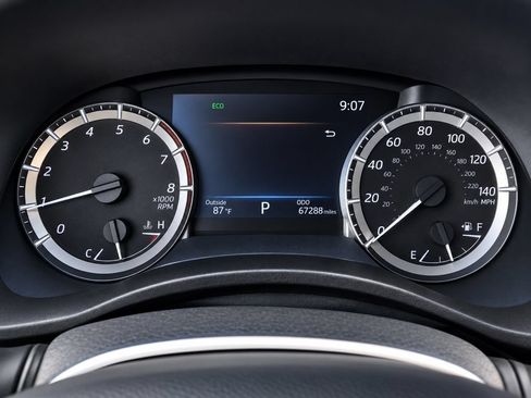 Used 2023 Toyota Highlander XSE FWD image 10