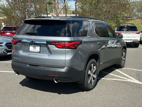 Used 2023 Chevrolet Traverse LT w/ LT Premium Package AWD/4WD image 5