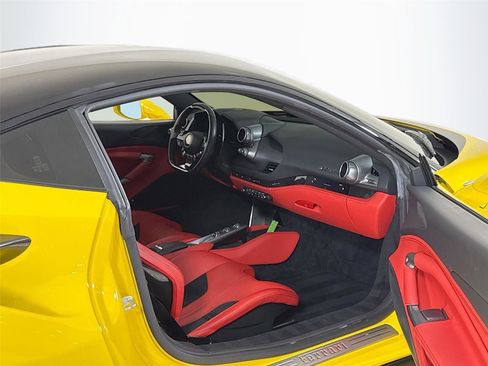Used 2022 Ferrari F8 Tributo image 31