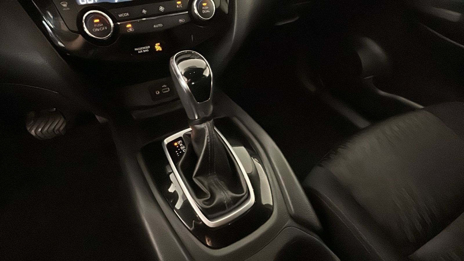 Used 2018 Nissan Rogue SV AWD/4WD image 25
