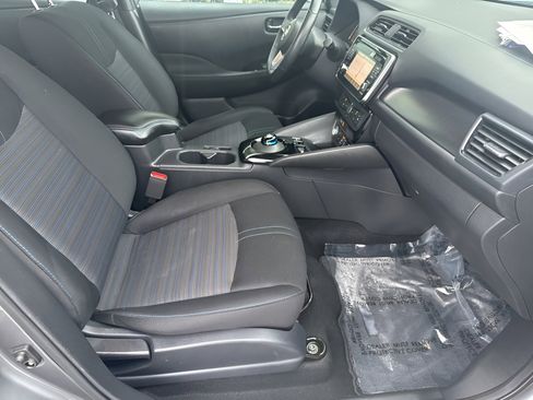Used 2019 Nissan Leaf SV w/ SV Technology Package image 10