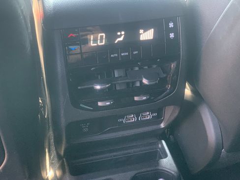 Used 2025 Jeep Grand Cherokee L Altitude AWD/4WD image 16