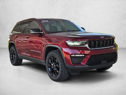 Used 2024 Jeep Grand Cherokee Limited w/ Trailer Tow Package AWD/4WD image 3