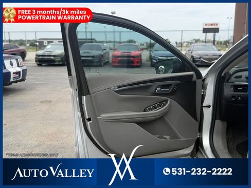 Used 2018 Chevrolet Impala LT w/ LT Convenience Package FWD image 9