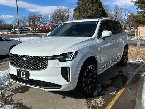 Used 2025 Volvo XC90 T8 Ultra w/ Protection Package Premier image 2