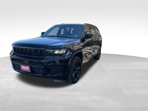 New 2025 Jeep Grand Cherokee L Altitude image 2