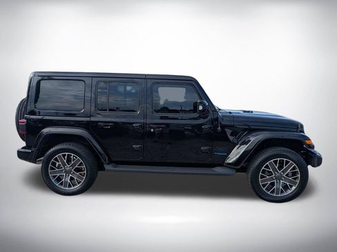 Used 2022 Jeep Wrangler Unlimited Sahara AWD/4WD image 2