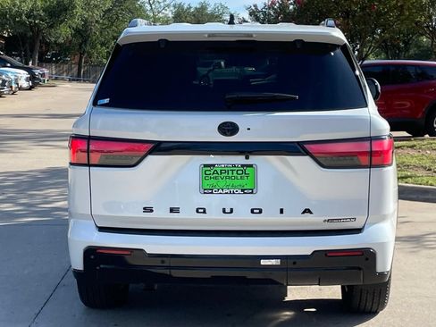 Used 2025 Toyota Sequoia Platinum AWD/4WD image 5