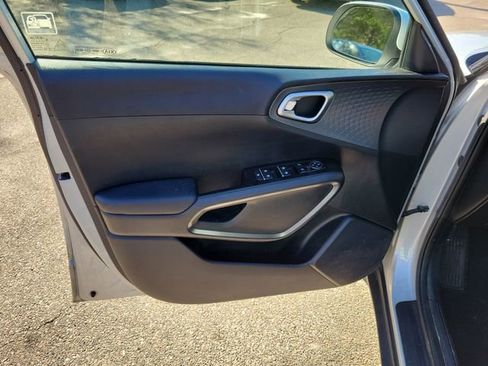 Used 2021 Kia Soul S image 11