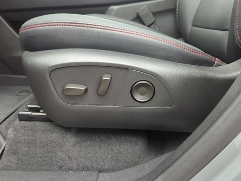 Used 2025 Chevrolet Traverse RS AWD/4WD image 19