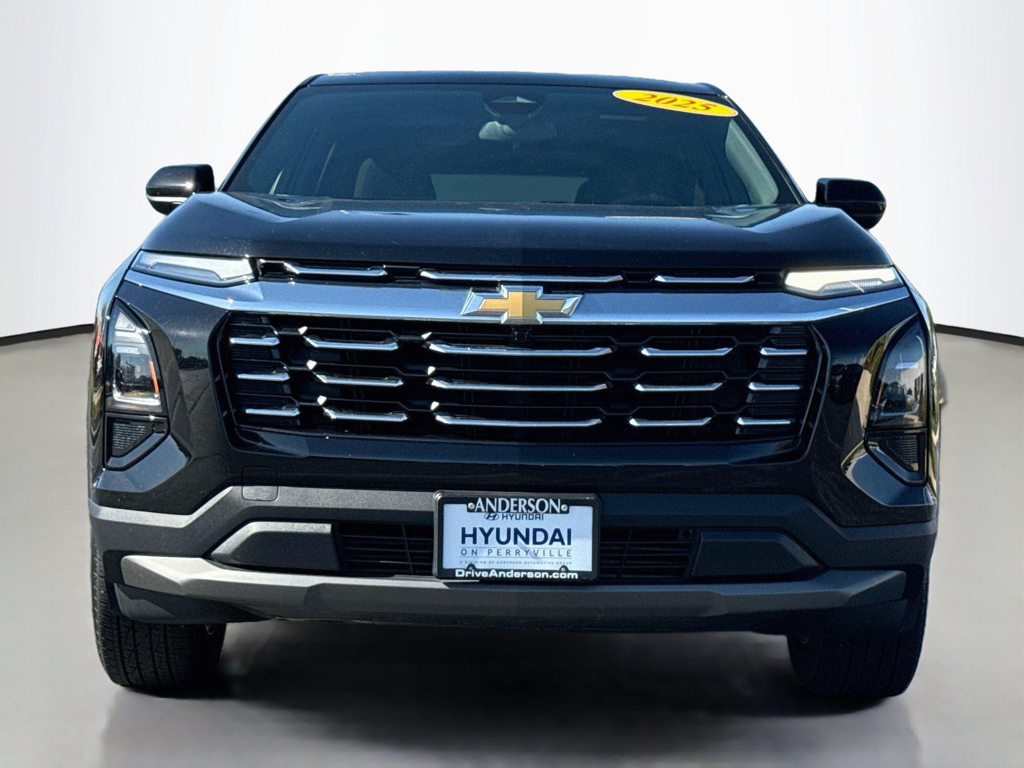 Used 2025 Chevrolet Equinox LT FWD image 2
