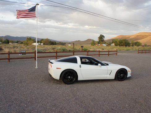 Used 2011 Chevrolet Corvette Coupe w/ 1LT RWD image 17