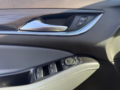 Used 2021 Buick Enclave Essence FWD image 25