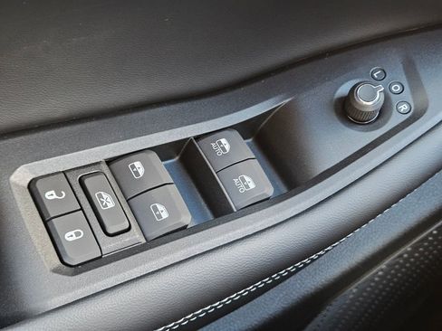 New 2025 Jeep Grand Cherokee Limited w/ Black Appearance Package image 17