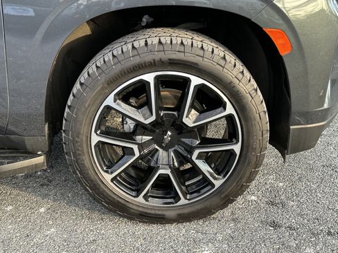 Used 2022 Chevrolet Suburban RST w/ Luxury Package image 9