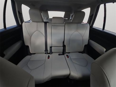 Certified 2024 Toyota Grand Highlander XLE image 17
