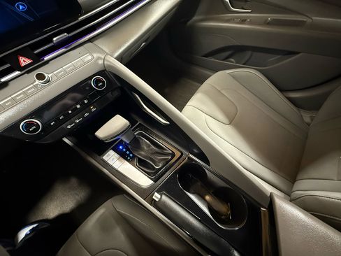 Used 2024 Hyundai Elantra SEL image 20