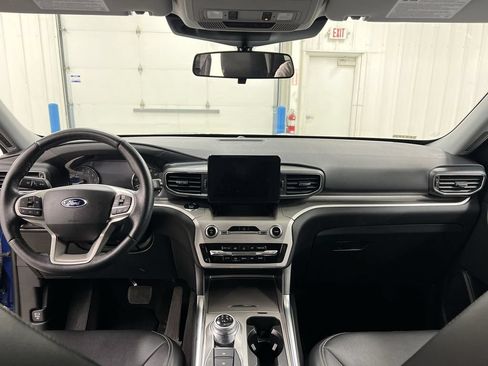 Used 2021 Ford Explorer XLT w/ Equipment Group 202A AWD/4WD image 10