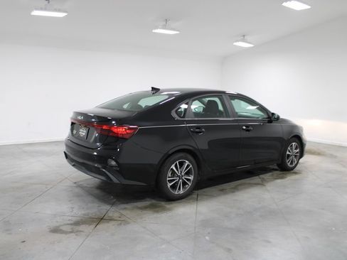 Used 2024 Kia Forte LXS FWD image 9