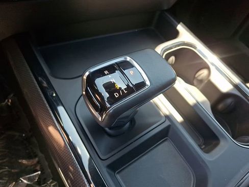 Used 2022 Chevrolet Silverado 1500 ZR2 w/ Technology Package AWD/4WD image 18