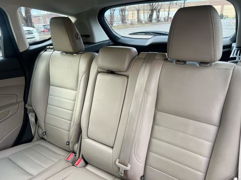 Used 2014 Ford C-MAX Energi SEL w/ Equipment Group 301A FWD image 17