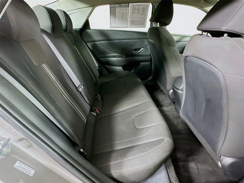 Used 2022 Hyundai Elantra SEL image 10