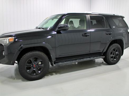 Used 2015 Toyota 4Runner SR5 AWD/4WD image 23