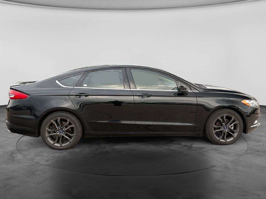 Used 2018 Ford Fusion SE w/ Equipment Group 201A FWD image 10