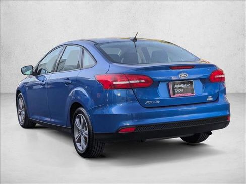 Used 2018 Ford Focus SE w/ SE Appearance Package image 8