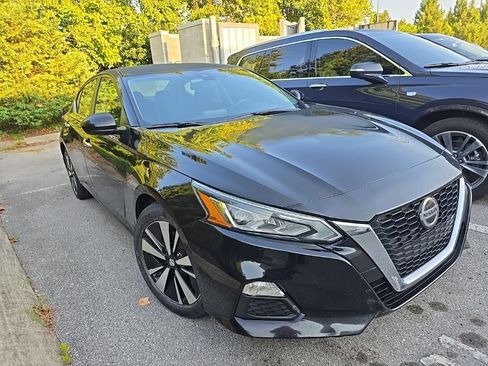 Used 2021 Nissan Altima 2.5 SV FWD image 2
