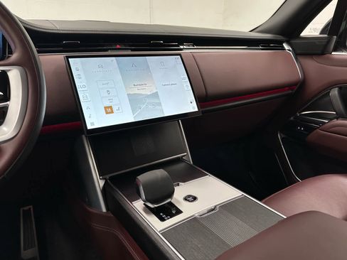 Used 2024 Land Rover Range Rover Long Wheelbase Autobiography image 28