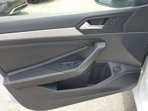 Certified 2025 Volkswagen Jetta S FWD image 17
