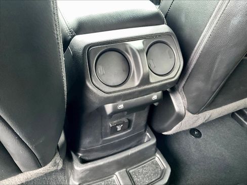 Used 2022 Jeep Wrangler Unlimited Sahara AWD/4WD image 28