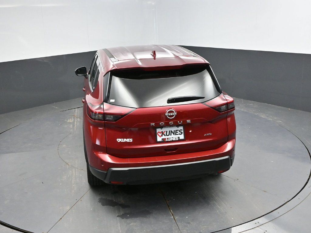 Used 2025 Nissan Rogue SV AWD/4WD image 25